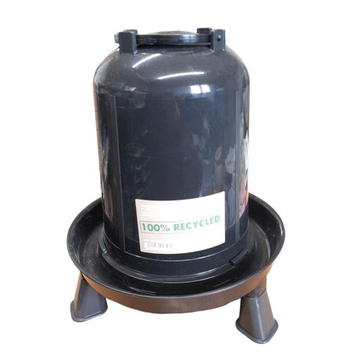 Abreuvoir Sur Pieds Plastique Recyclé 8 Litres Pour Basse Cour