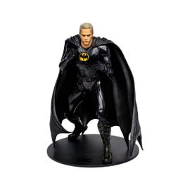 Promo Batmobile + figurine Batman 30 cm ou Duo de figurines 30 cm Batman et  le Joker chez Intermarché