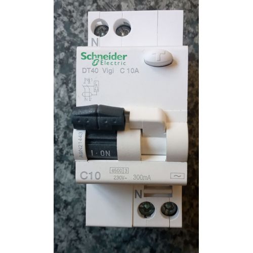 DISJONCTEUR SCHNEIDER