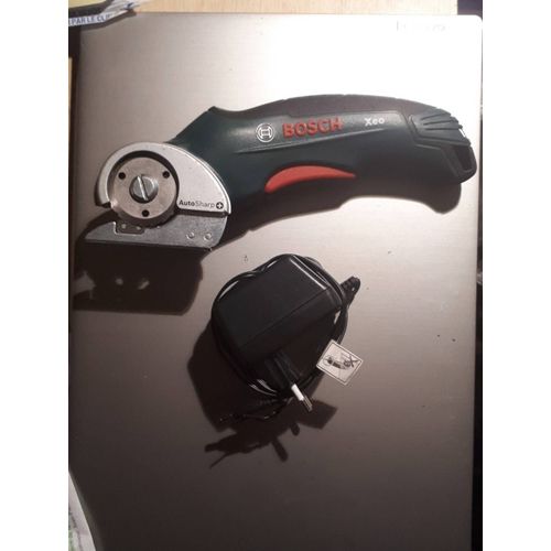 Decoupeur universel sans fil bosch jamais servi