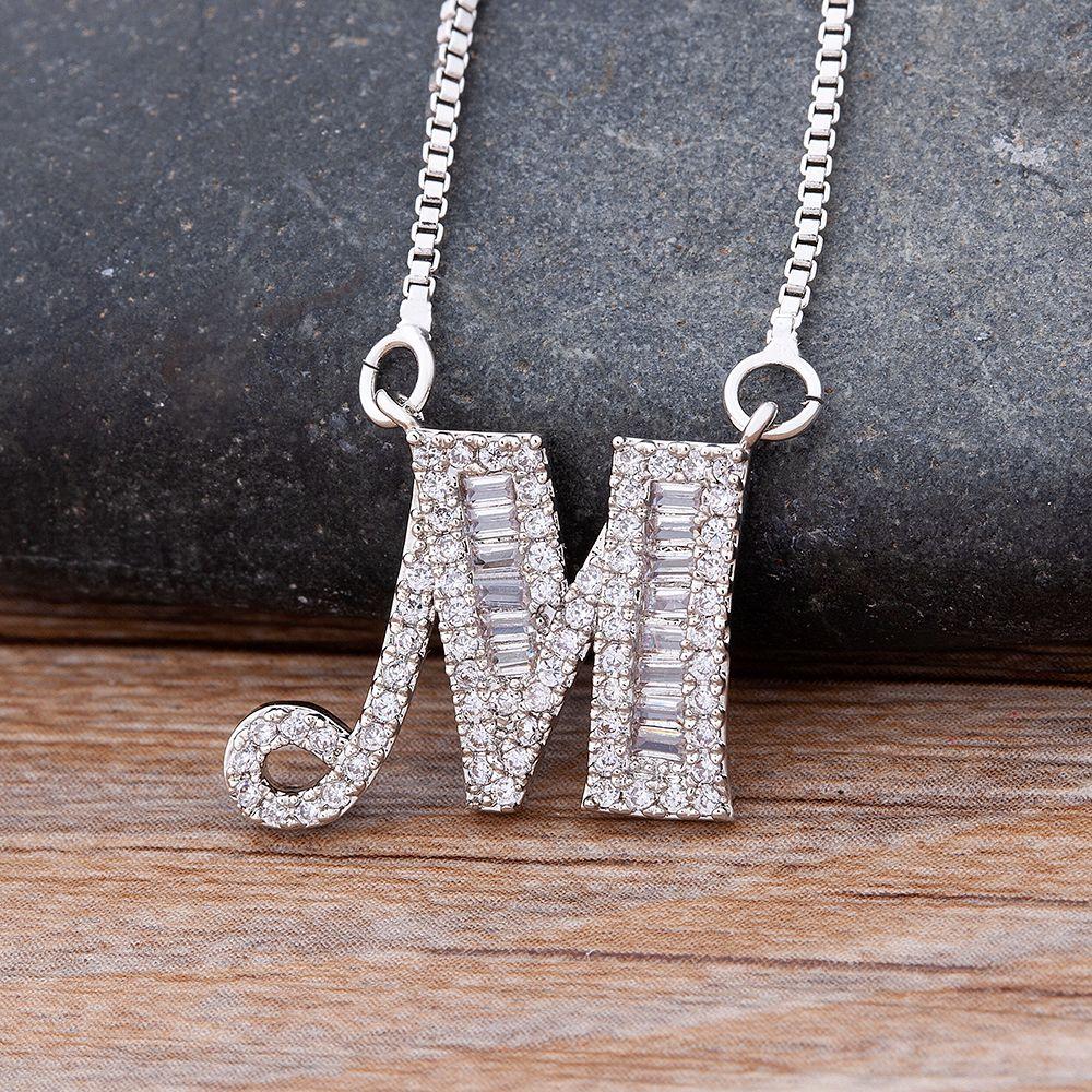 Collier de luxe en cuivre et zircon M avec pendentif en forme de lettre de  l'alphabet - Style punk hip-hop - Tendance - Pour femme et homme :  : Mode