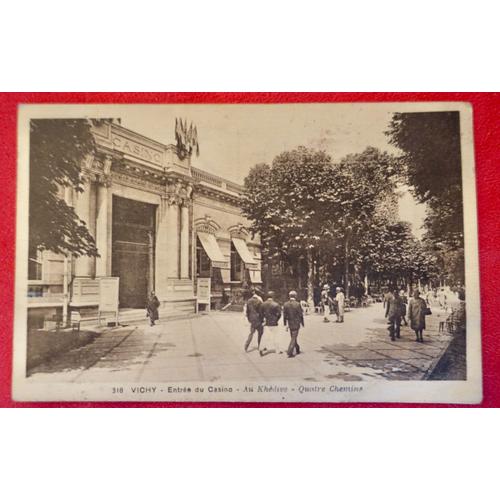 Carte Postale Animée Ancienne De Vichy. Entrée Du Casino. Au Khédive, Quatre Chemins. Personnages Canotiers. Timbre 50 C 1932. Tampon 1935.