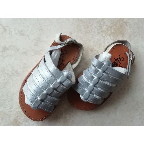 Sandales Filles En Cuir Taille 24.