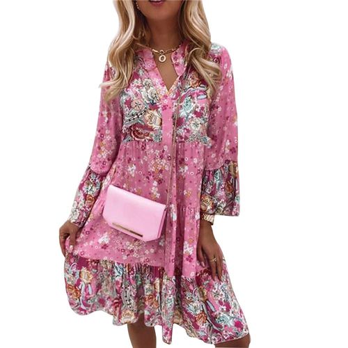 Robe Rose Avec Un Col V Et Motifs Fleurs
