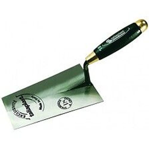 Truelle lisseuse bout carre forg?e 18cm manche bois pro