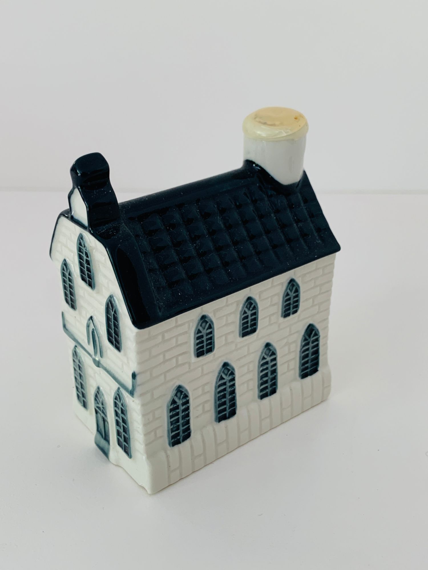 Blue Delft's Model 7 - Year 2015 for KLM by BOLS Amsterdam