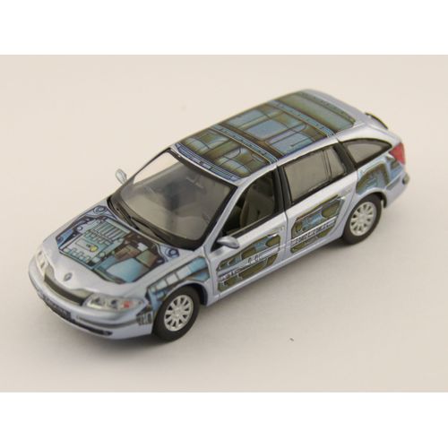 Renault Laguna "Technocentre" - Universal Hobbies 1:43-Universal Hobbies