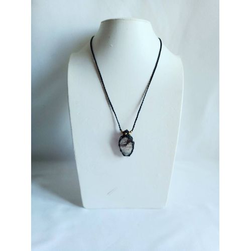 Collier Quartz Rutile Ajustable Le Quartz Mesure 3 Cm Et Demi Sur 2 Cm Épaisseur 1/2 Cm