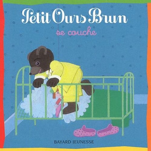 Petit Ours Brun Se Couche