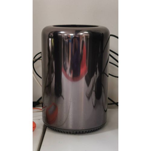 Apple MacPro Intel Xeon - 3.5 Ghz - Ram 64 Go - SSD 500 Go