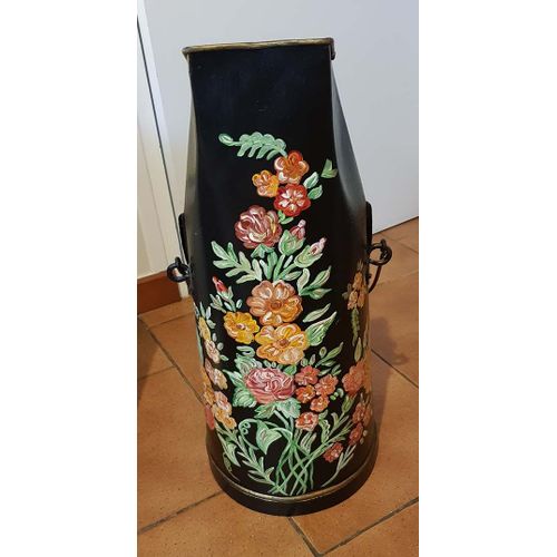 Pot à charbon décoré
