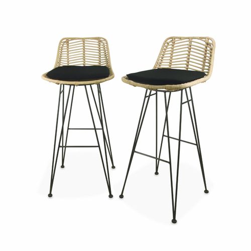 Deux Tabourets De Bar En Rotin Naturel Et Métal. Coussins Noirs - Cahya