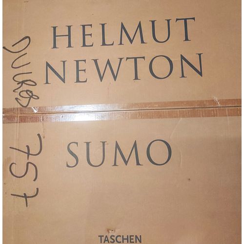 Helmut Newton Sumo 1999 Avec Table De Présentation (1999) Philippe Starck. Livre 71,5 X 51 X 8 Cm, Table 76 X 56 X 56 C. Ca. 35 Kg. Signé À La Main Numéroté '757/10000' Éditions Taschen, Cologne 1999.