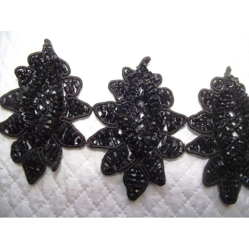 Perles De Jais Anciennes Montées En 7 Médaillons Époque 1910/1920 En Parfait État Longueur Totale 32 Cm Hauteur 7 Cm -Largeur 4,5 Cm Pour Chaque Médaillon