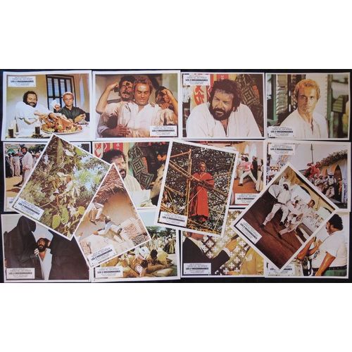 Les 2 Deux Missionnaires - Jeu De 16 Photos D'exploitation De Cinéma - Chaque Petite Affiche Format 23,5x29,5 Cm - De Franco Rossi Avec Terence Hill , Bud Spencer , Jean-Pierre Aumont - Film 1974