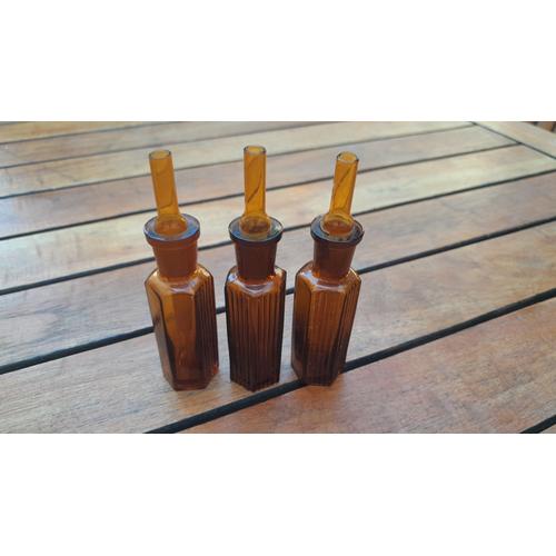 Lot De 3 Anciens Flacons Compte-Goutte Médical En Verre Moulé Xixe Neufs Jamais Servi