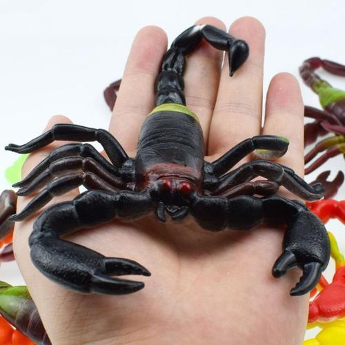 Figurines D'animaux D'horreur En Plastique Souple 1 Pièce Modèles D'araignée Scorpion Lézard Criquet Farce De Bureau