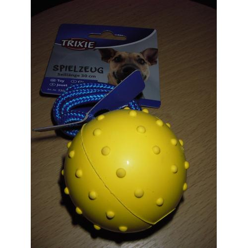 Jouet Chien Trixie: Balle En Caoutchouc Naturel Au Bout D'une Corde En Nylon De 30 Cm . Balle Coloris Jaune, Corde Coloris Bleu. Article Neuf.