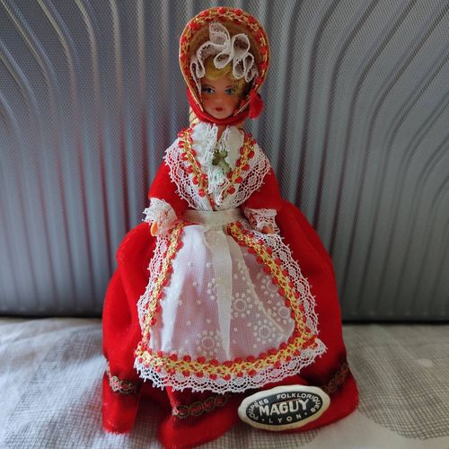 Poupée Folklorique