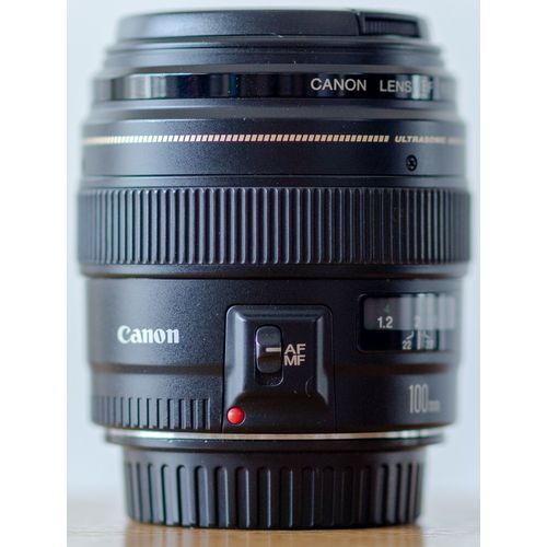 Canon EF 100mm f2 USM