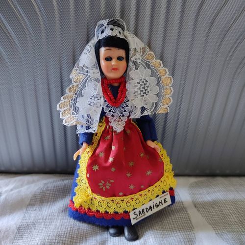 Poupée Folklorique