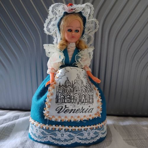 Poupée Folklorique