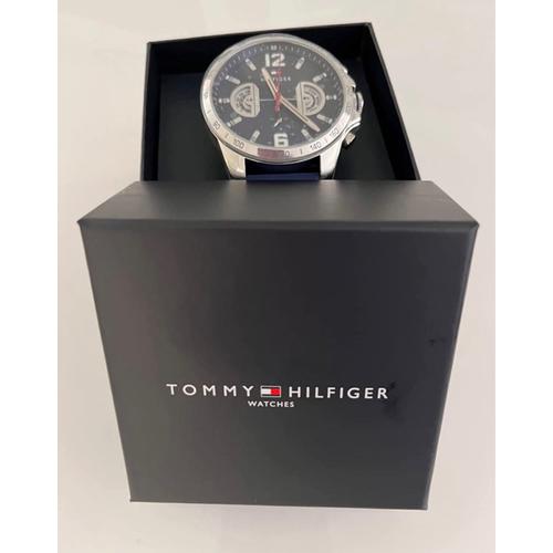 Tommy Hilfiger Montre Analogique Multifunction À Quartz Pour Homme Avec Bracelet En Silicone Bleu Marin