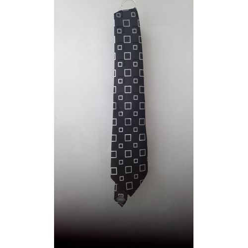 Cravate Noir Silk Jacquard De Soie Fait Main À Motif Carré 7 X 148 Cm Fabriqué En Italie Accessoire De Mode Masculin Étoffe Nouée Au Cou Dont On Laisse Retomber Les Pans Sur Poitrine Hom Vetement Chic
