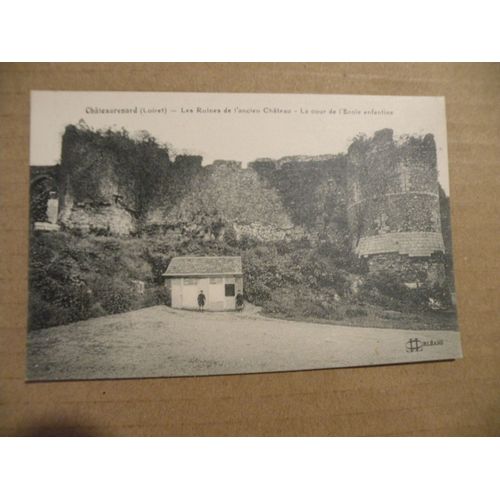 Brade Carte Postale Ancienne - Chateaurenard (45) -Les Ruines De L'ancien Château - La Cour De L'école Enfantine.