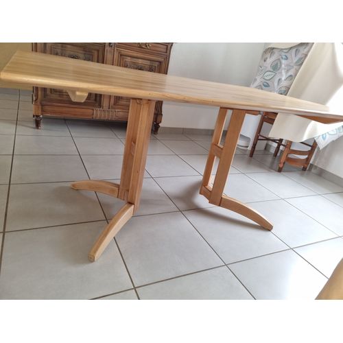 Table En Bois Massif Pour Cuisine Ou Salle À Manger Places 6 Personnes En Très Bon État Je M En Sépare Car Nous Changeons. Tarif 250€ Prix Négociable Dans La Limite Du Raisonnable Donc N'hésitez Pas
