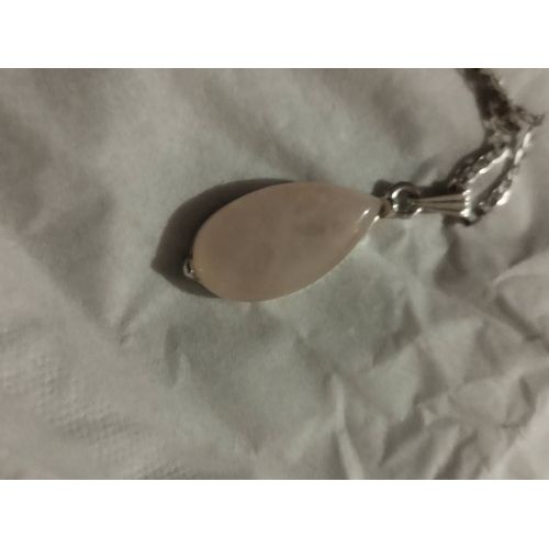 À Vendre Chaîne En Argent Avec Poinçon Et Son Pendentif Semblable À Une Opaline Rose