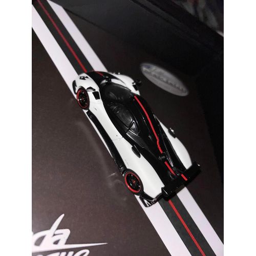 Cadre voiture PAGANI ZONDA CINQUE échelle 1/43