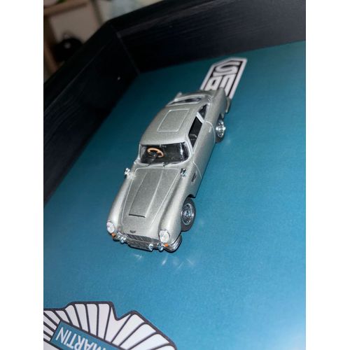 Cadre voiture Aston martin DB5 échelle 1/43