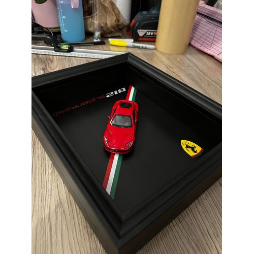 Cadre voiture Ferrari 812 superfast échelle 1/43