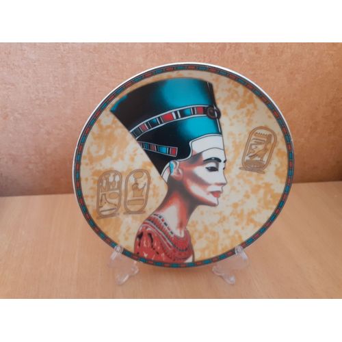 Petite assiette sur présentoir Nefertiti