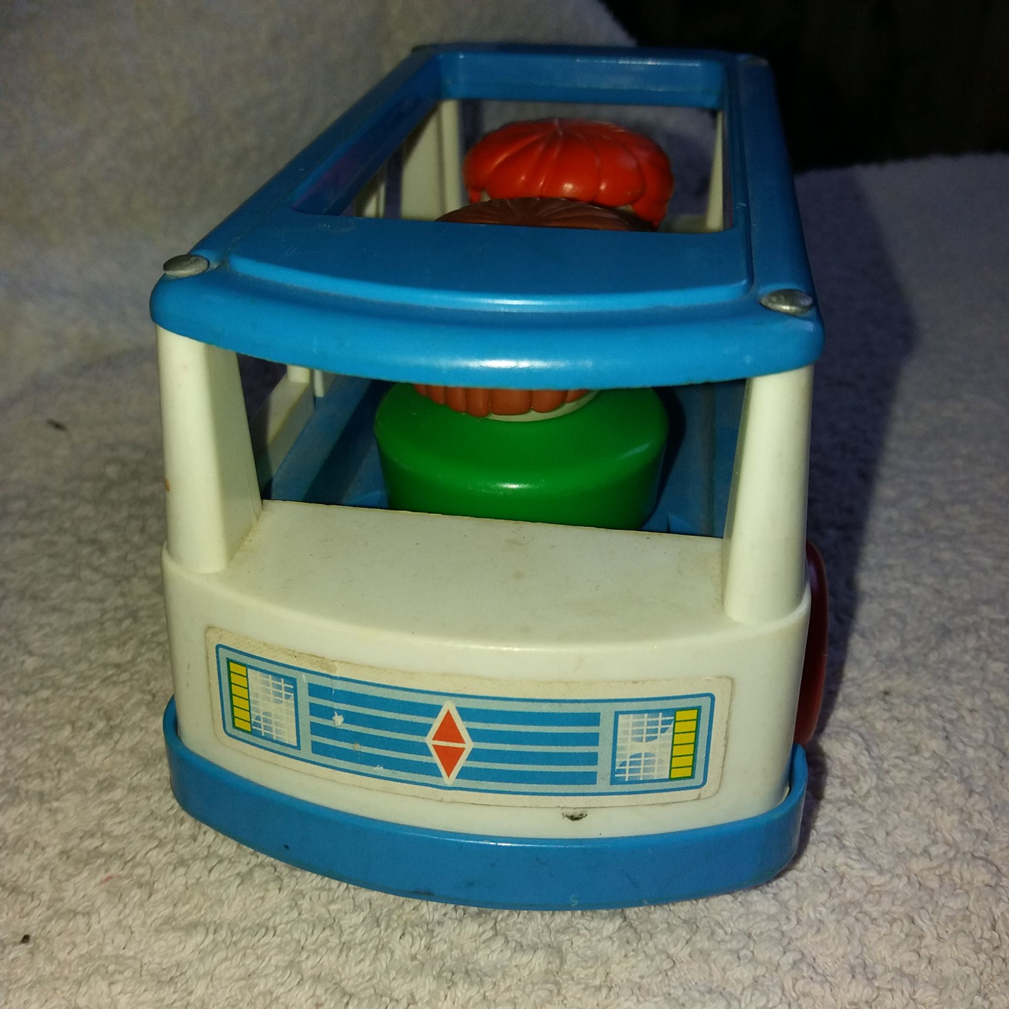 Autocar Fisher Price 2 Passagers Secoués