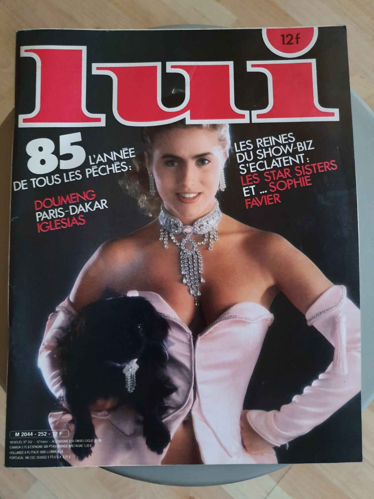 LUI 252 JANVIER 1985 COVER SOPHIE FAVIER ENTIEREMENT NUE INTERVIEW BAPTISTE  DOUMENG | Rakuten