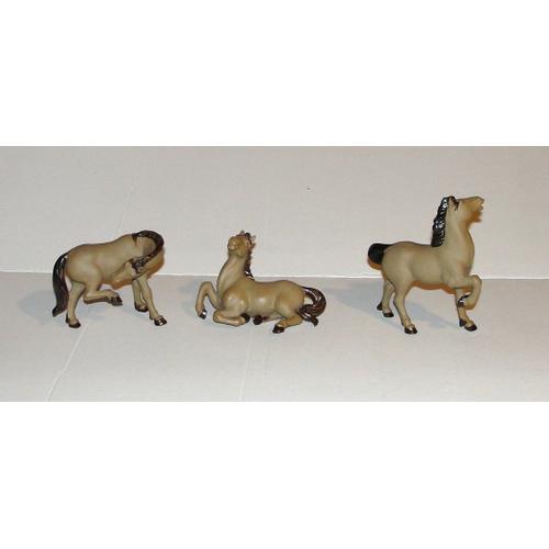 figurine cheval en porcelaine ou terre cuite 3 statuettes