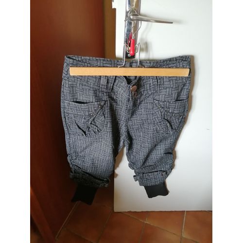 Pantacourt Taille 2 (38/40) Coton 97%,Élasthanne 3%.