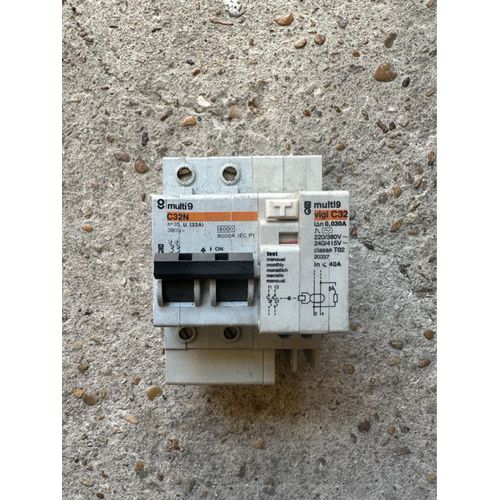 Disjoncteur différentiel merlin Guerin C32N