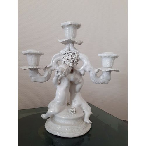 Chandelier Porcelaine Italienne. Signé C. V. Cherubins/ Putti/ Anges.