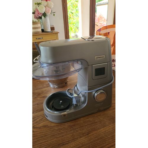 Robot pâtissier professionnel Kenwood avec ses accessoires