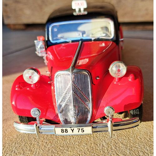 Citroën Taxi Rouge & Noire 15 Cv 6 Cylindres 1952 Maisto 1/18-Maisto
