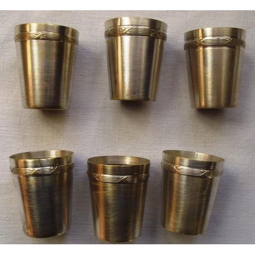 Verres (6) À Liqueur Vintage En Métal Argent Frise En Bordure 2 Avec Poinçons Hauteur 4 Cm Diamètre En Haut 3,4 Cm Diamètre Du Socle 2,5 Cm