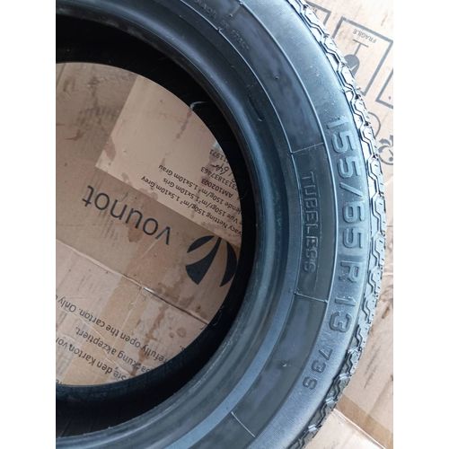 Pneu Pirelli P8 Tubeless X155/55/ R13  735 Très Peu Usé