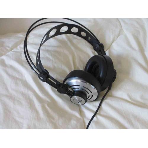 AKG K140s