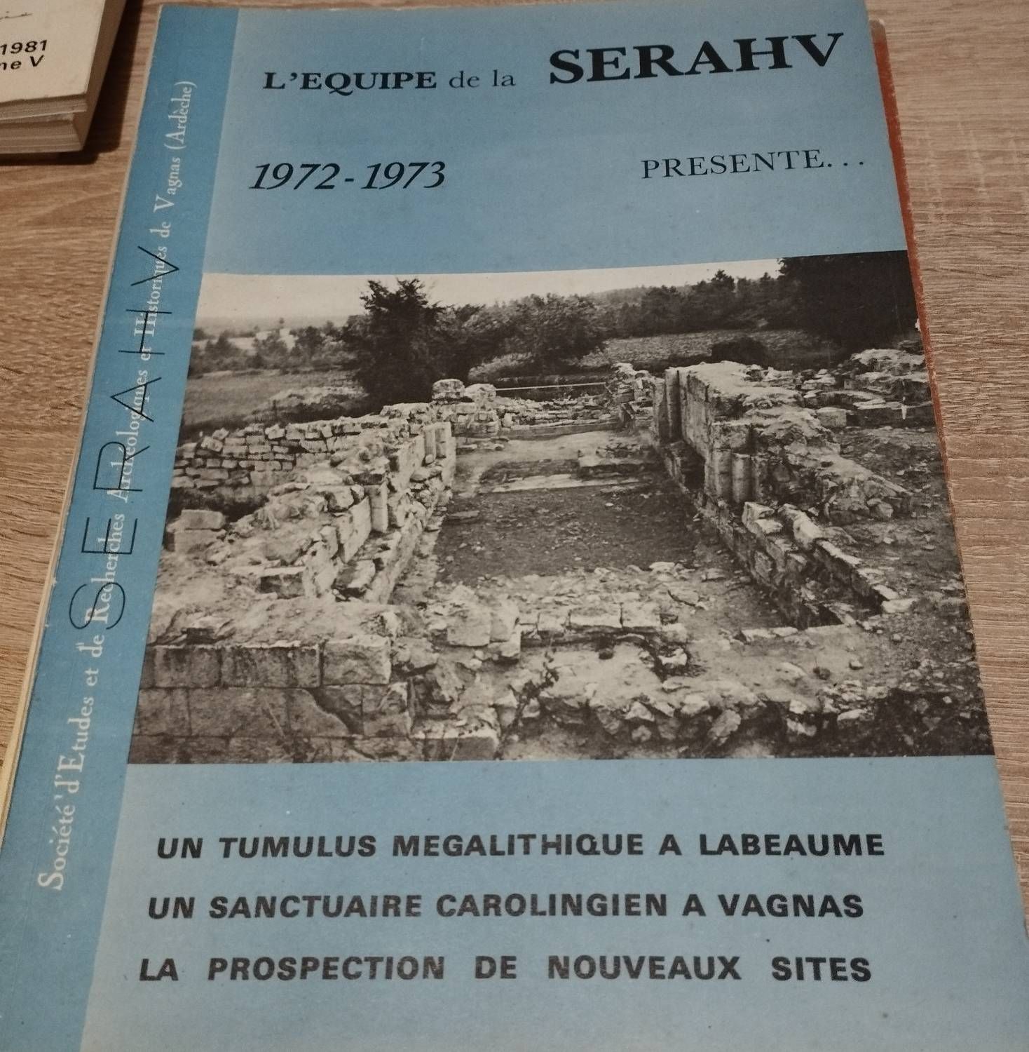 L'équipe De La Serahv Présente Un Tumulus Mégalithique A Labeaume
