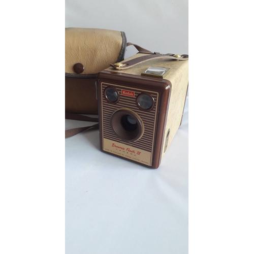 KODAK BOX BROWNIE FLASH IV caméra crème et marron rare