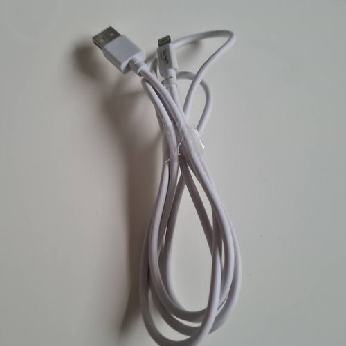 Cable usb blanc wyn