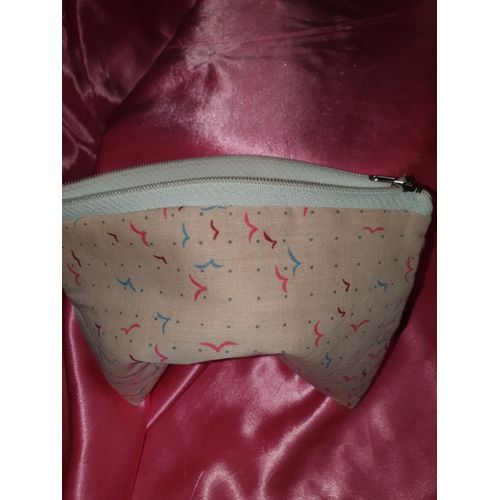 Trousse plate de maquillage ou couture